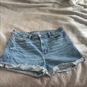 American Eagle Women’s Stretch cut off shorts. Size 12